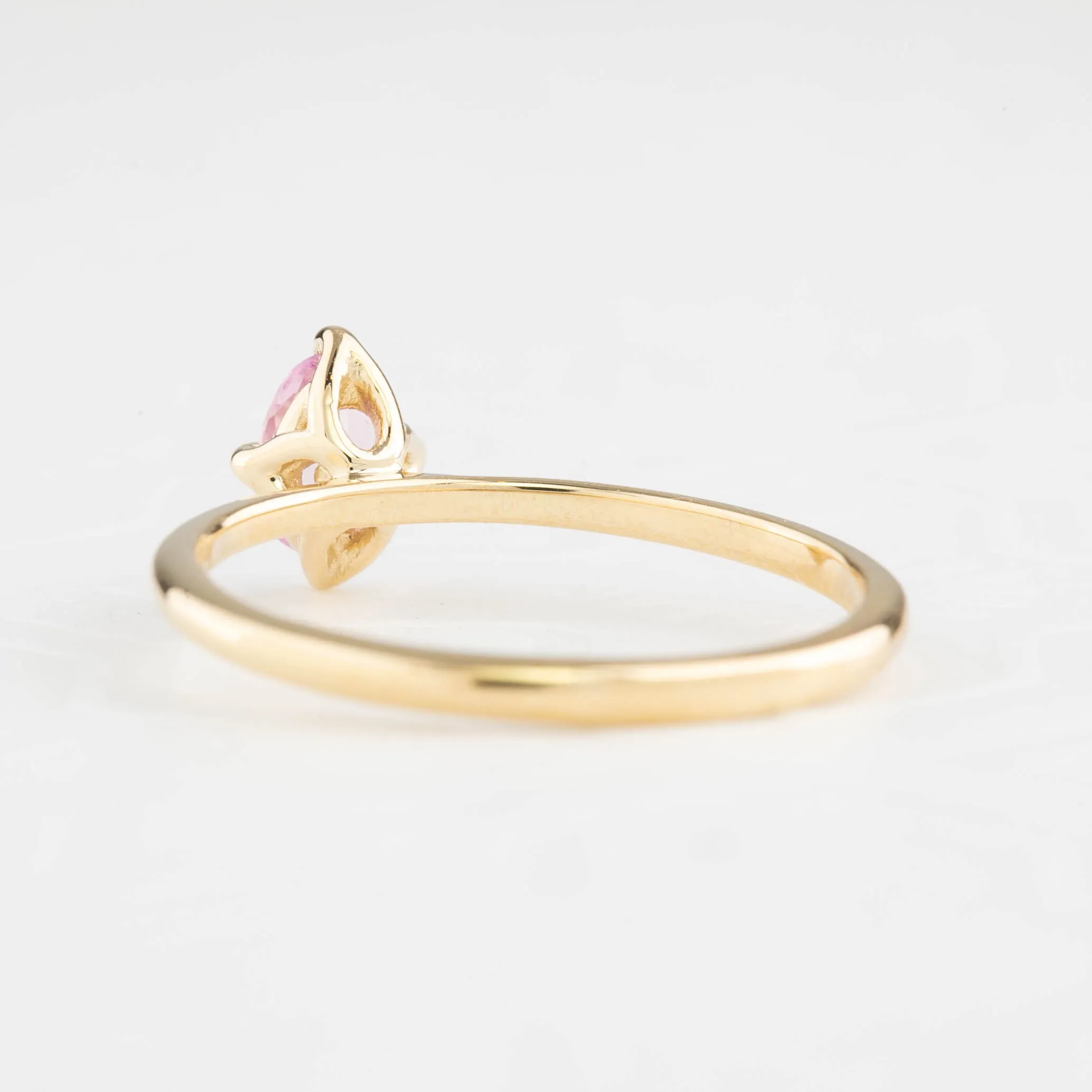 Alice Ring 6mm 0.60ct Light Pink Madagascar Sapphire 14K Yellow Gold