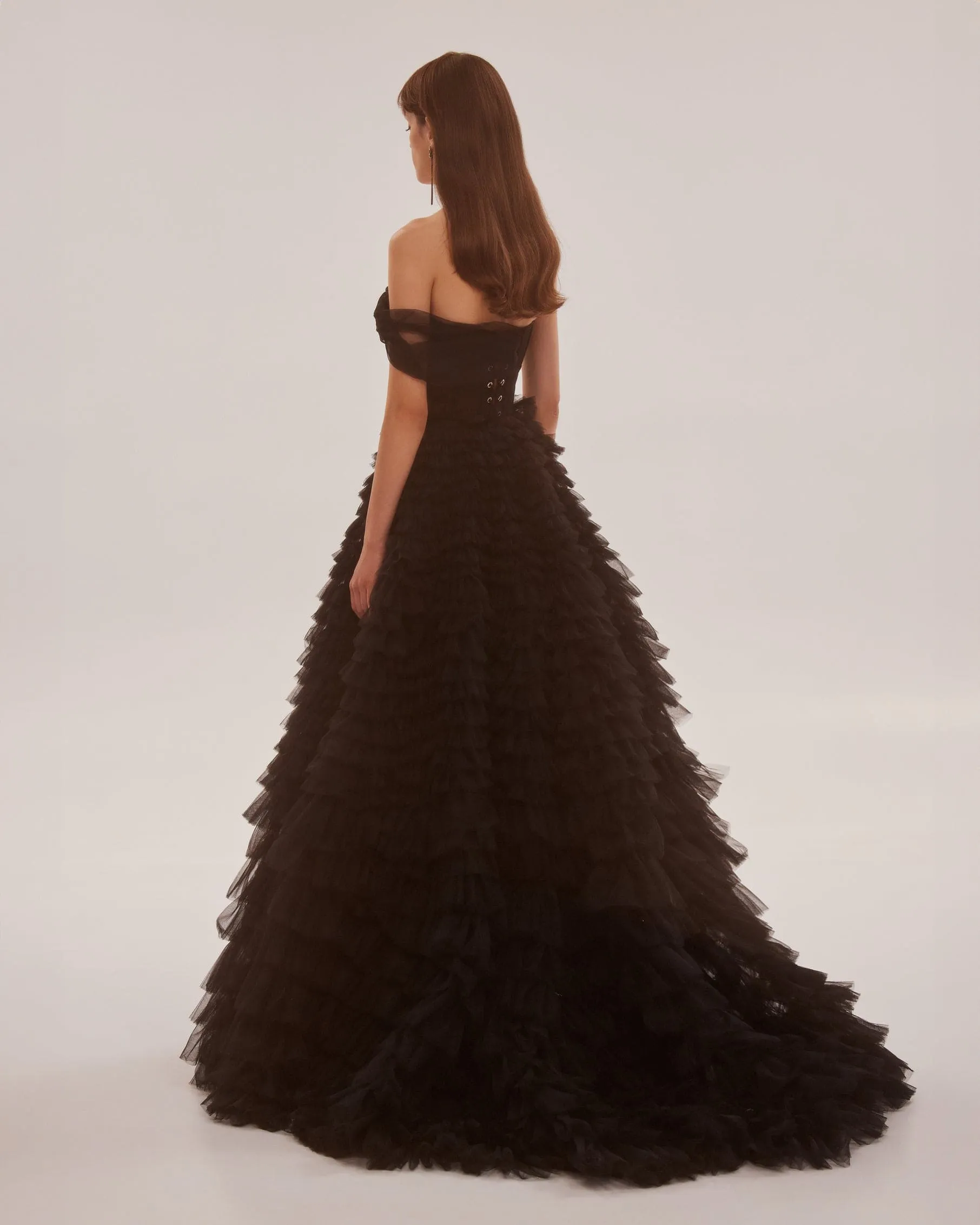 Timeless one-shoulder frill-layered ball gown in black